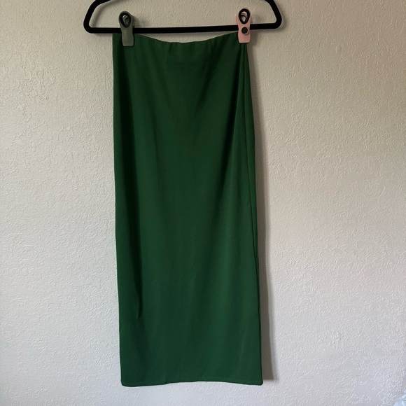 NWT Michael Costello x Revolve Amira Midi Skirt in Green - Picture 2 of 8